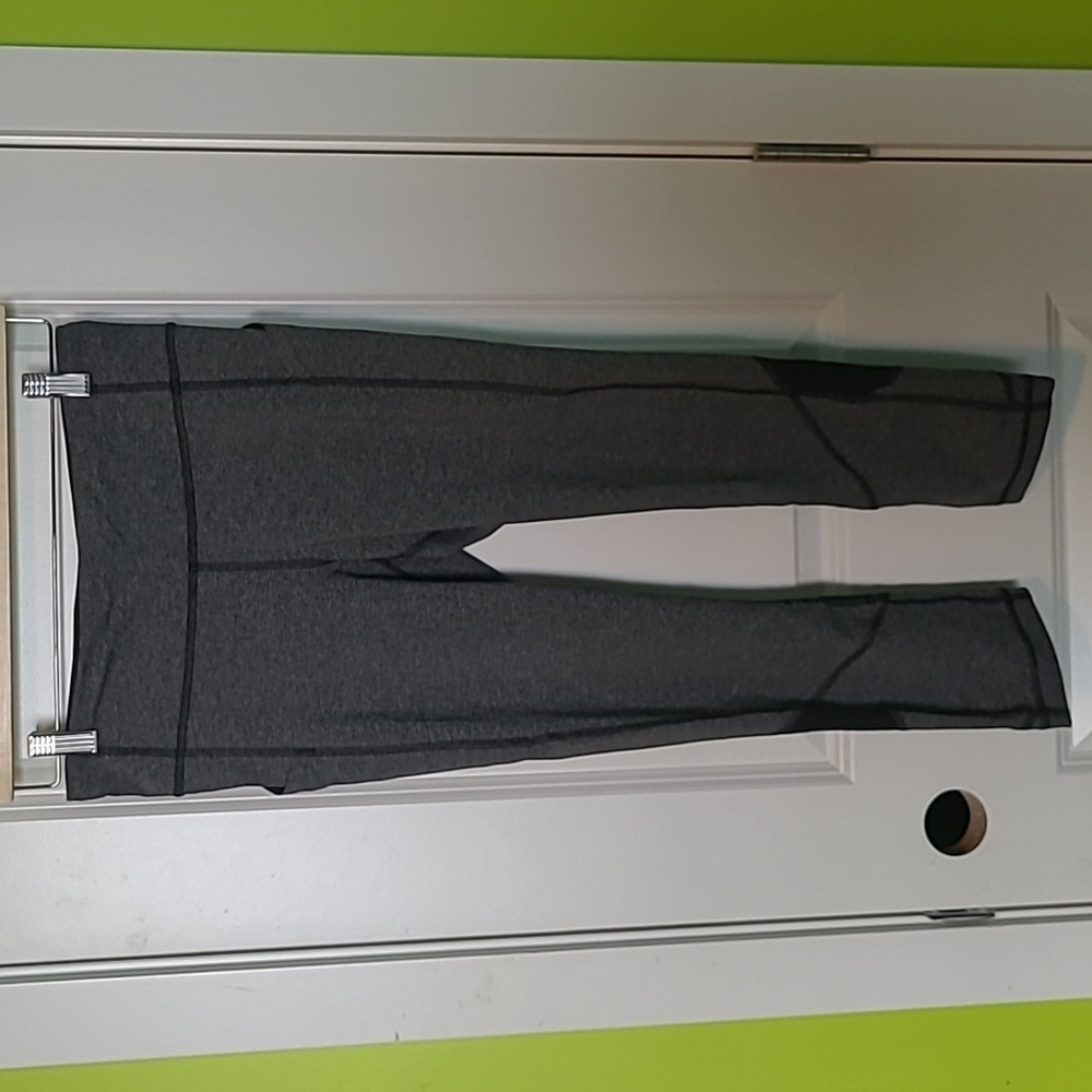 Lululemon pace rival crop